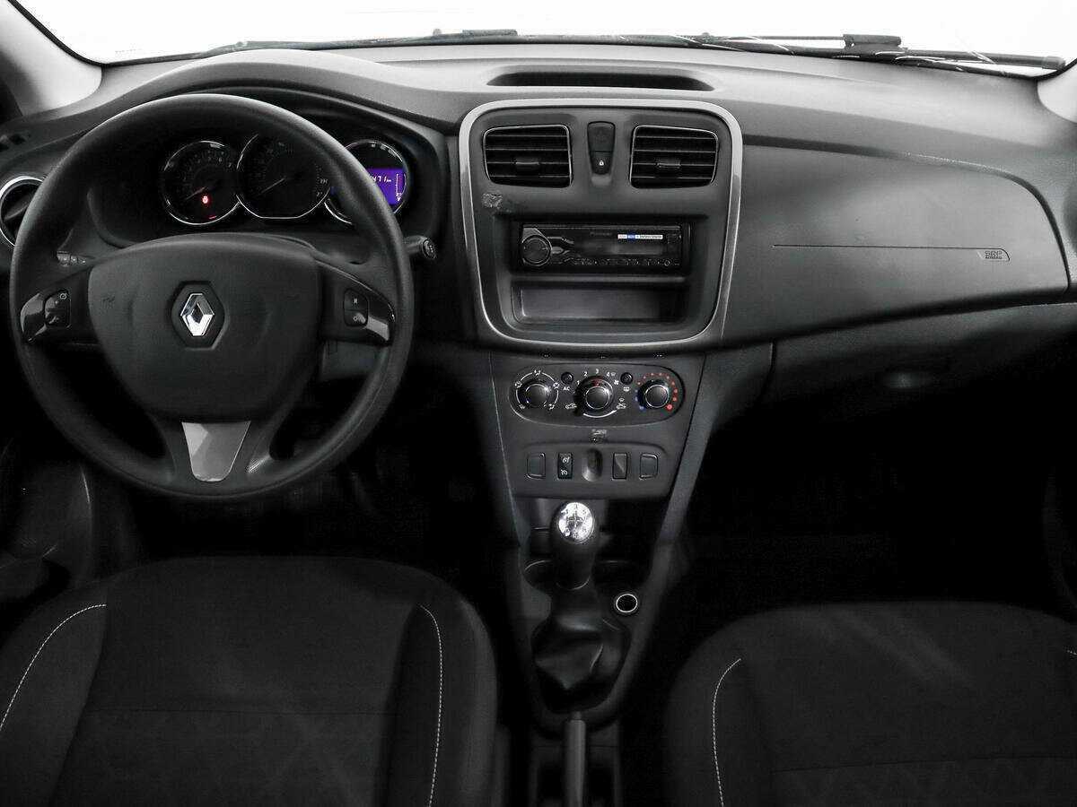 Renault Sandero с пробегом — 2015 год. Фото: #11