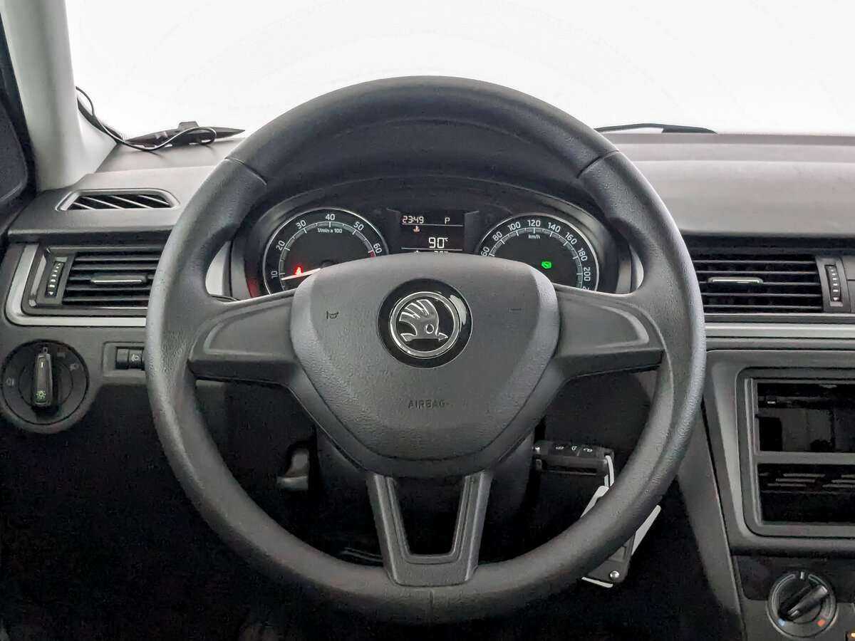 Skoda Rapid с пробегом — 2019 год. Фото: #16