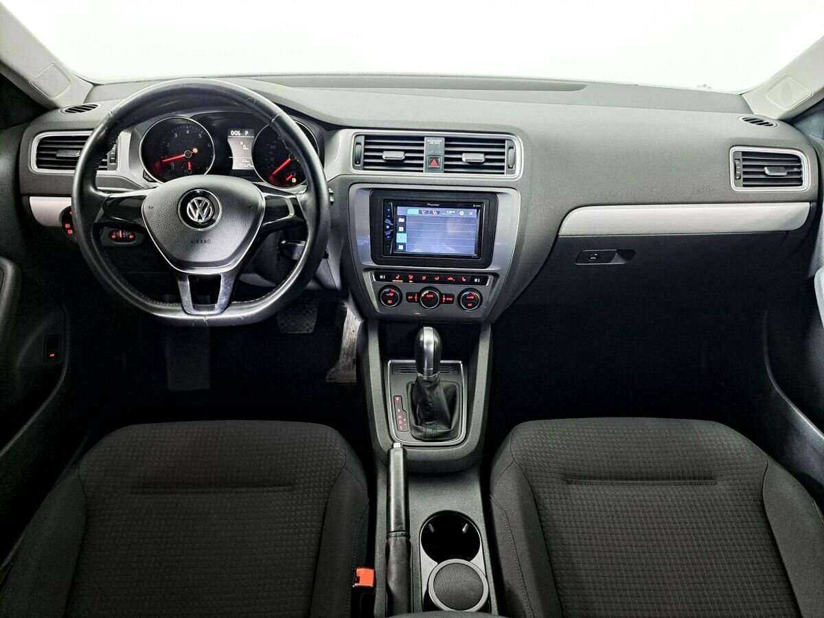 Volkswagen Jetta с пробегом — 2016 год. Фото: #13