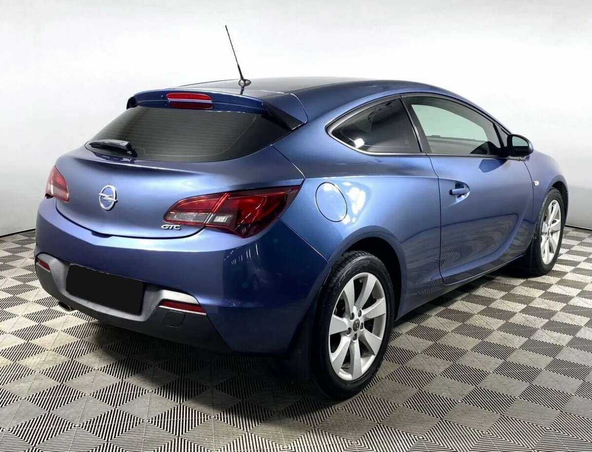 Opel Astra с пробегом — 2013 год. Фото: #4
