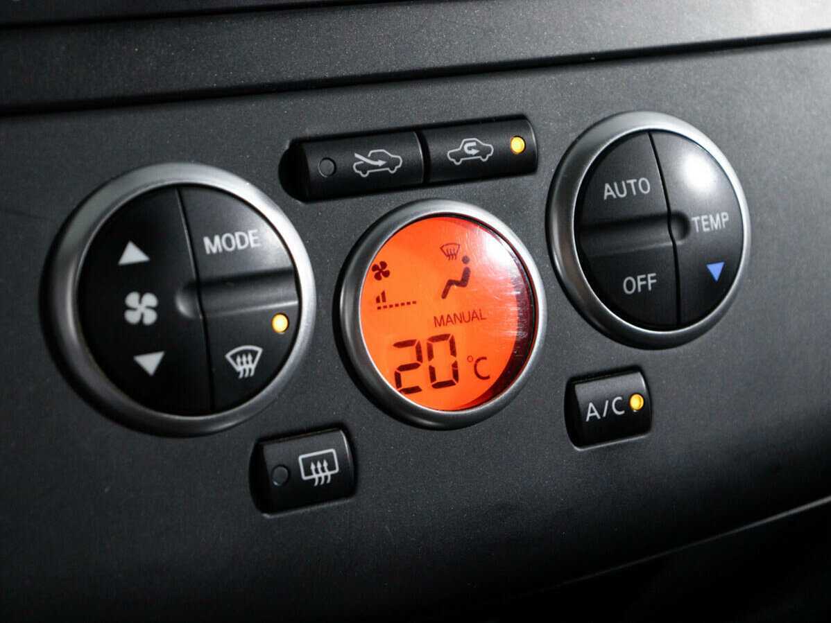 Nissan Tiida с пробегом — 2013 год. Фото: #14
