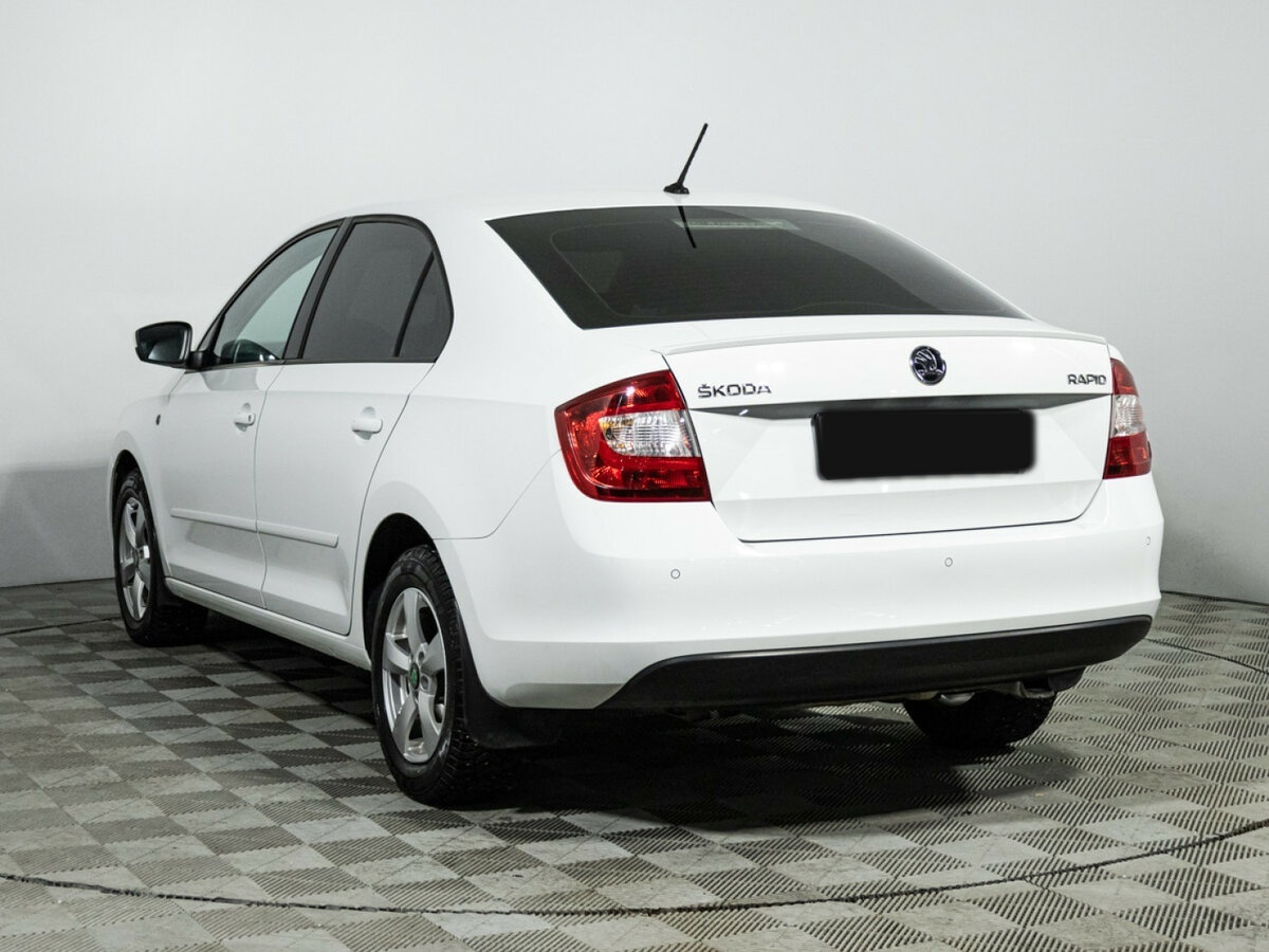 Skoda Rapid с пробегом — 2016 год. Фото: #6