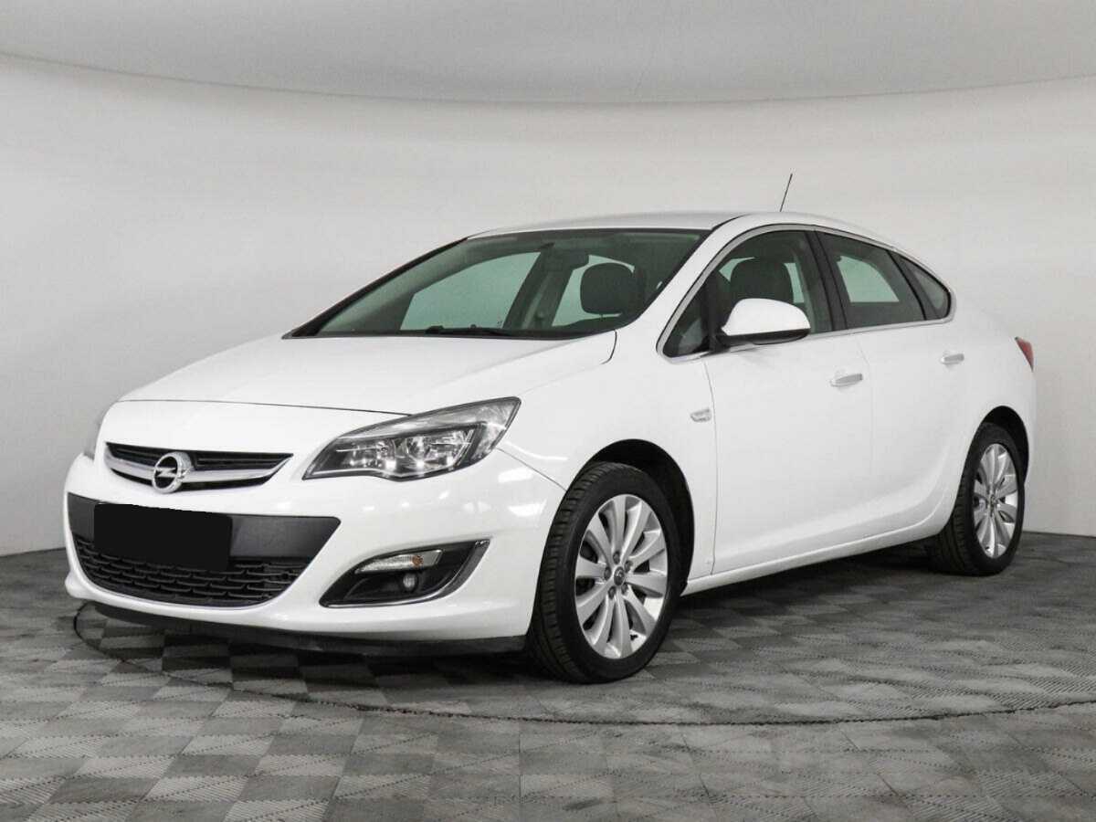 Opel Astra с пробегом — 2013 год. Фото: #0