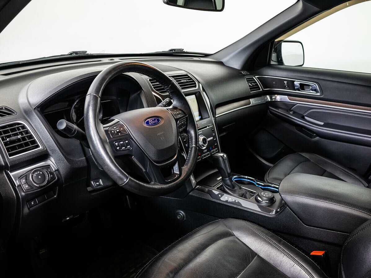Ford Explorer с пробегом — 2016 год. Фото: #10
