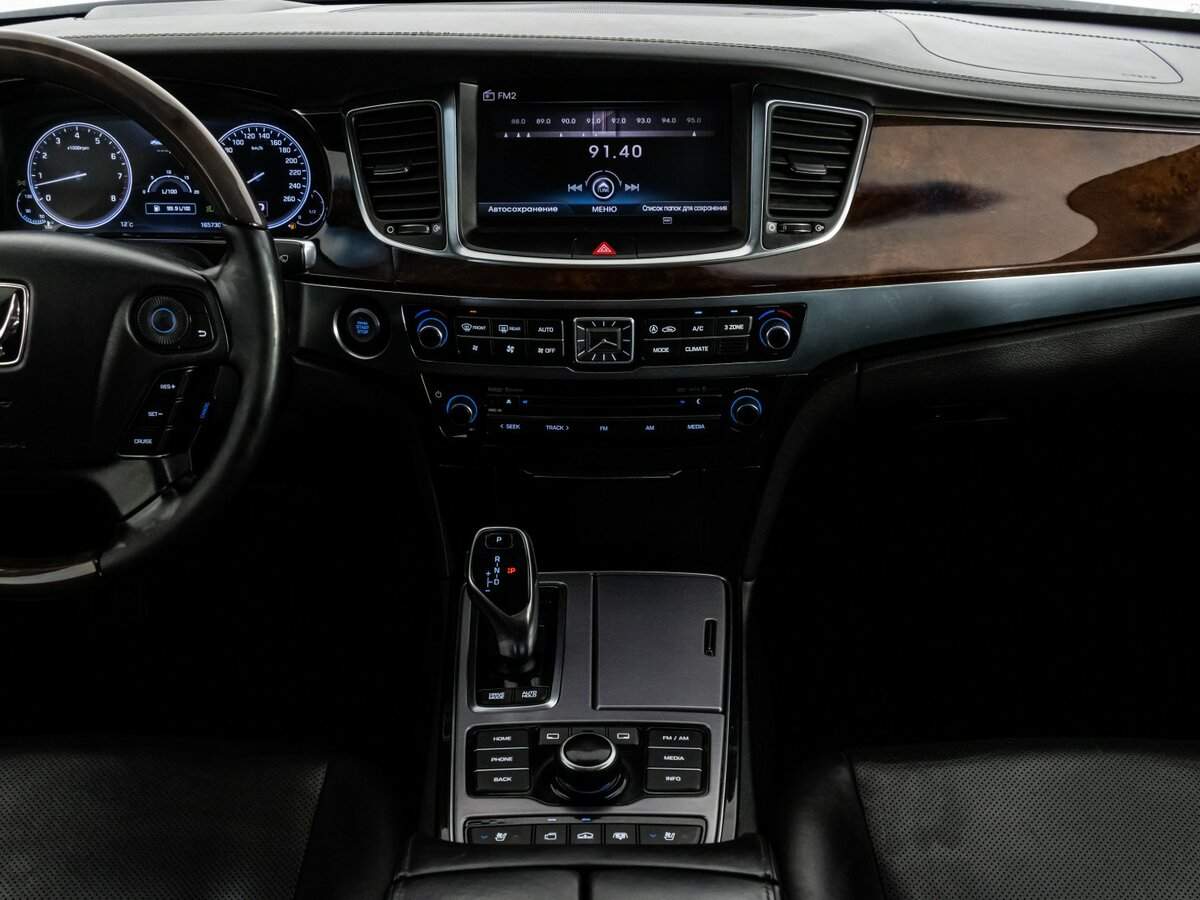 Hyundai Equus с пробегом — 2015 год. Фото: #12