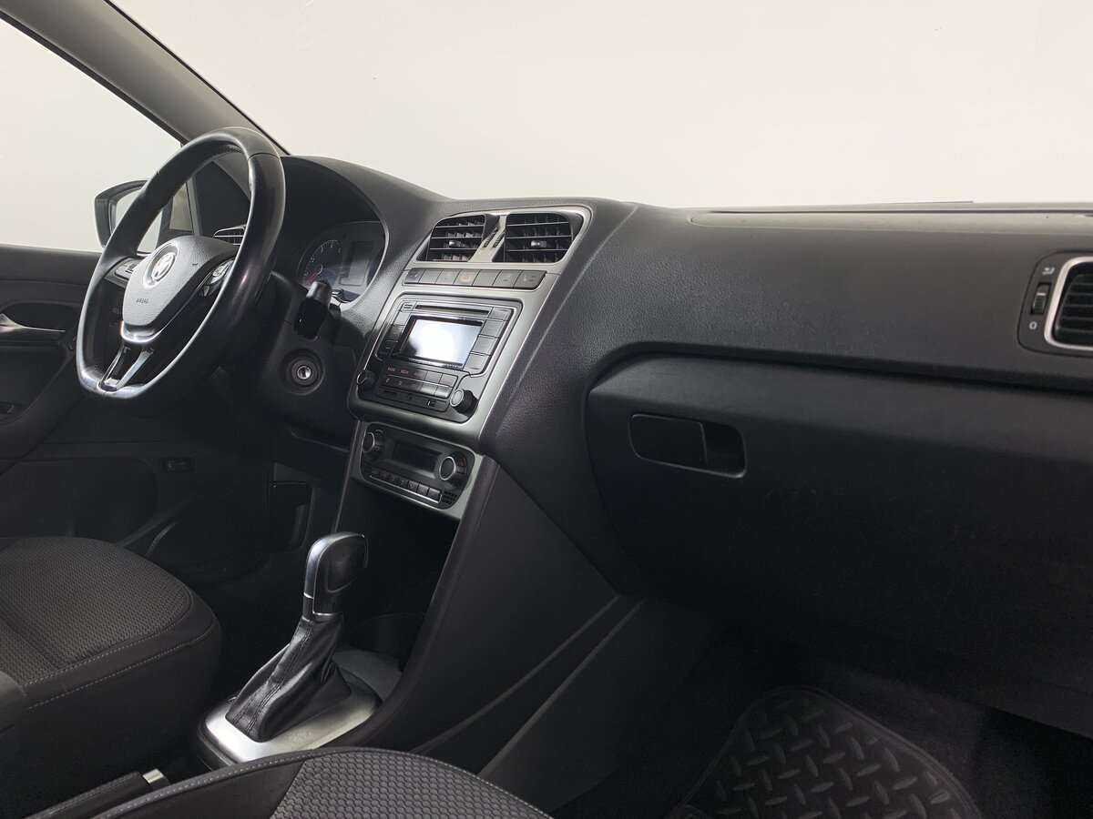 Volkswagen Polo с пробегом — 2015 год. Фото: #10