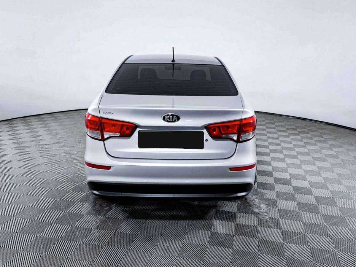 Kia Rio с пробегом — 2015 год. Фото: #5