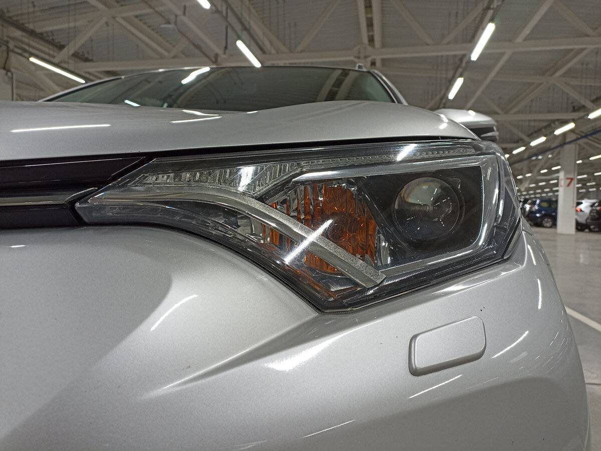Toyota RAV4 с пробегом — 2019 год. Фото: #16