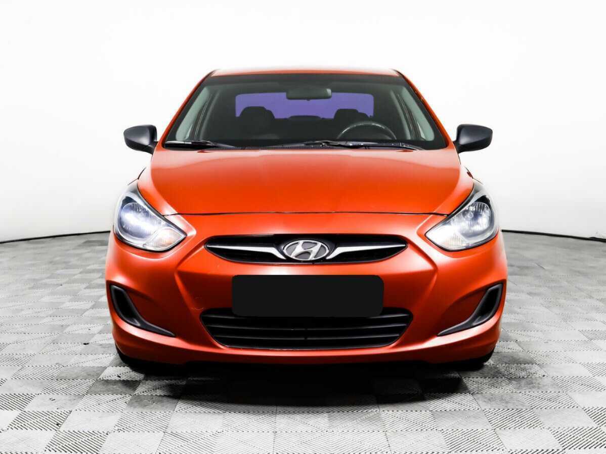 Hyundai Solaris с пробегом — 2012 год. Фото: #1