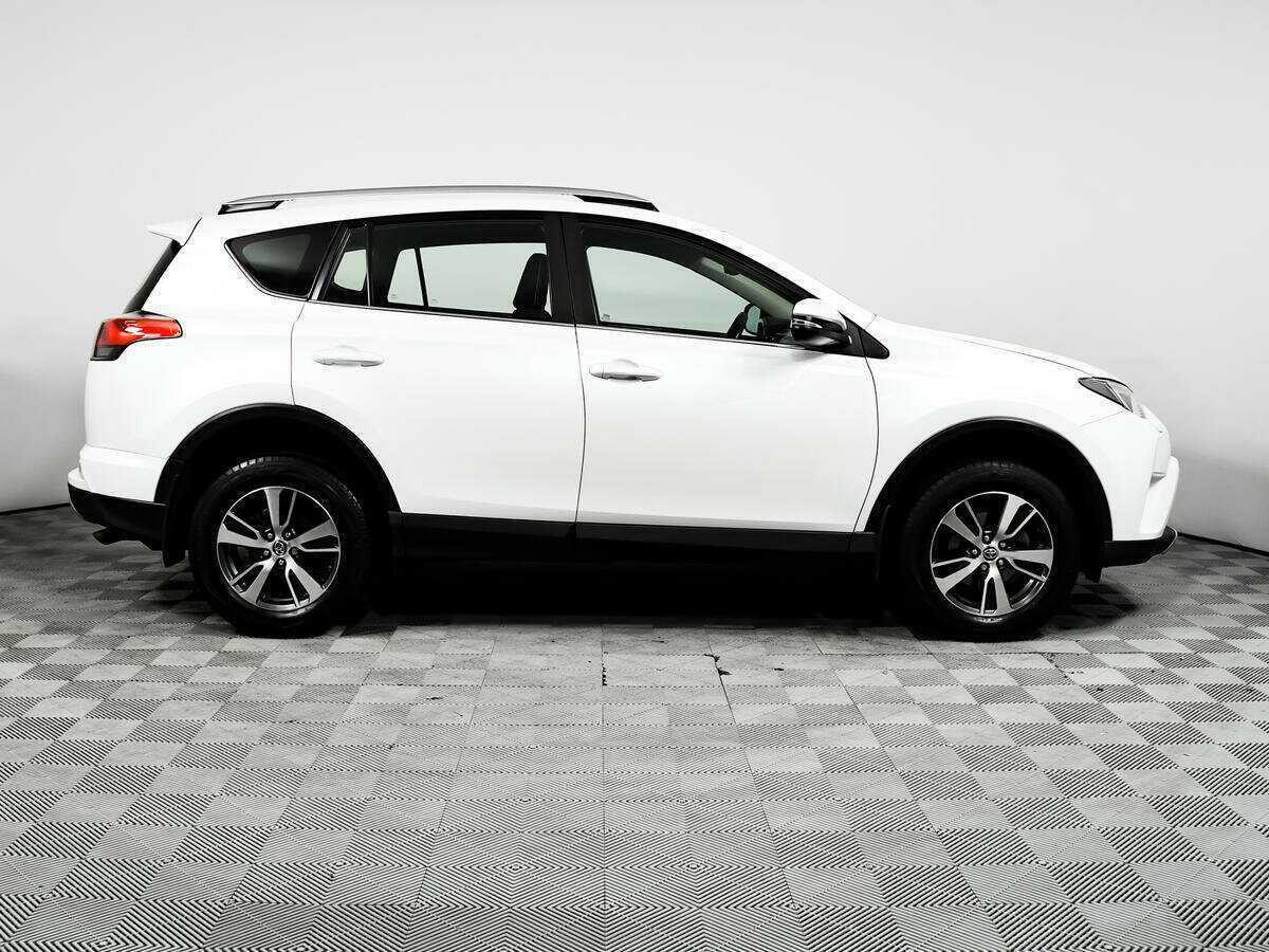 Toyota RAV4 с пробегом — 2018 год. Фото: #3