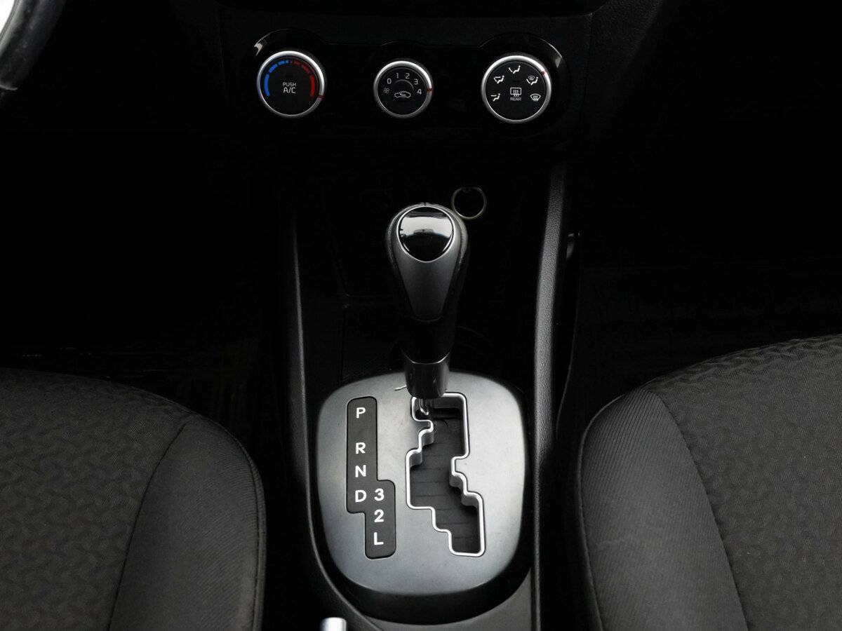 Kia Rio с пробегом — 2015 год. Фото: #10