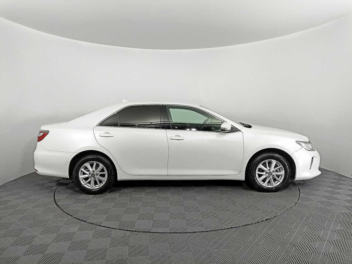 Toyota Camry с пробегом — 2017 год. Фото: #3