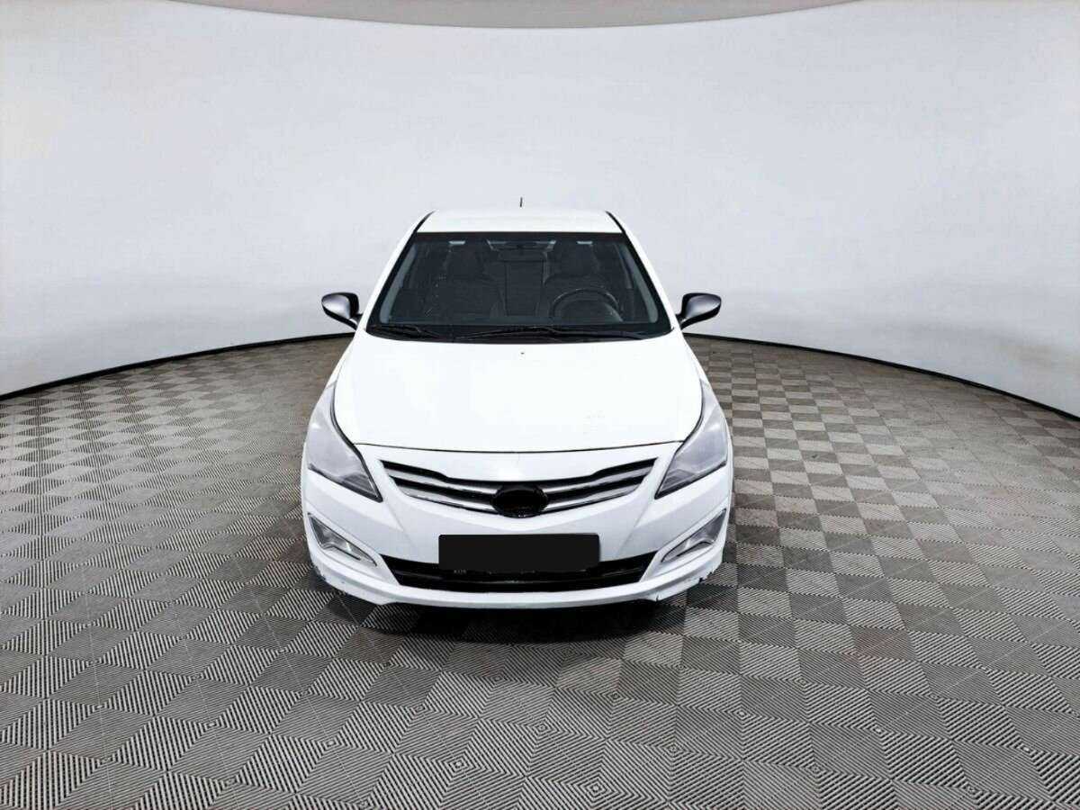 Hyundai Solaris с пробегом — 2014 год. Фото: #1