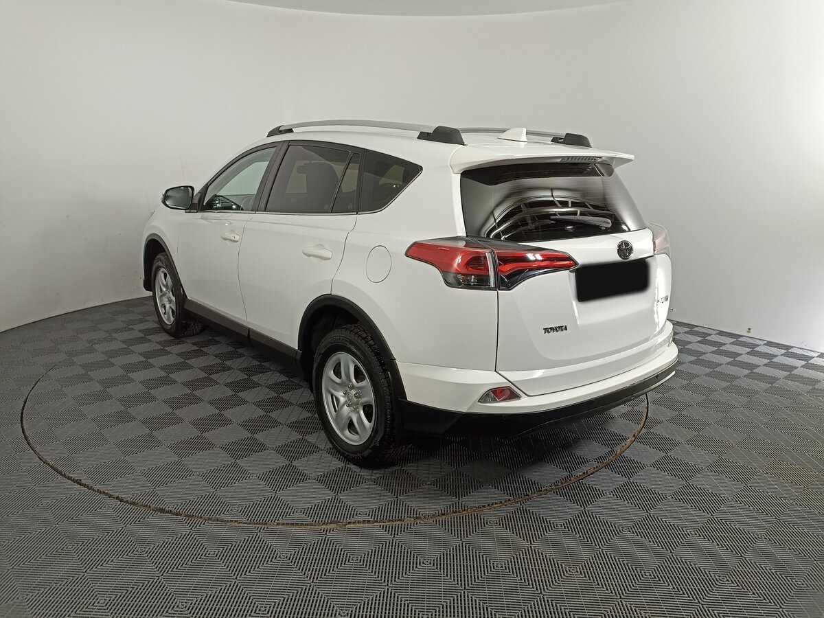 Toyota RAV4 с пробегом — 2017 год. Фото: #4