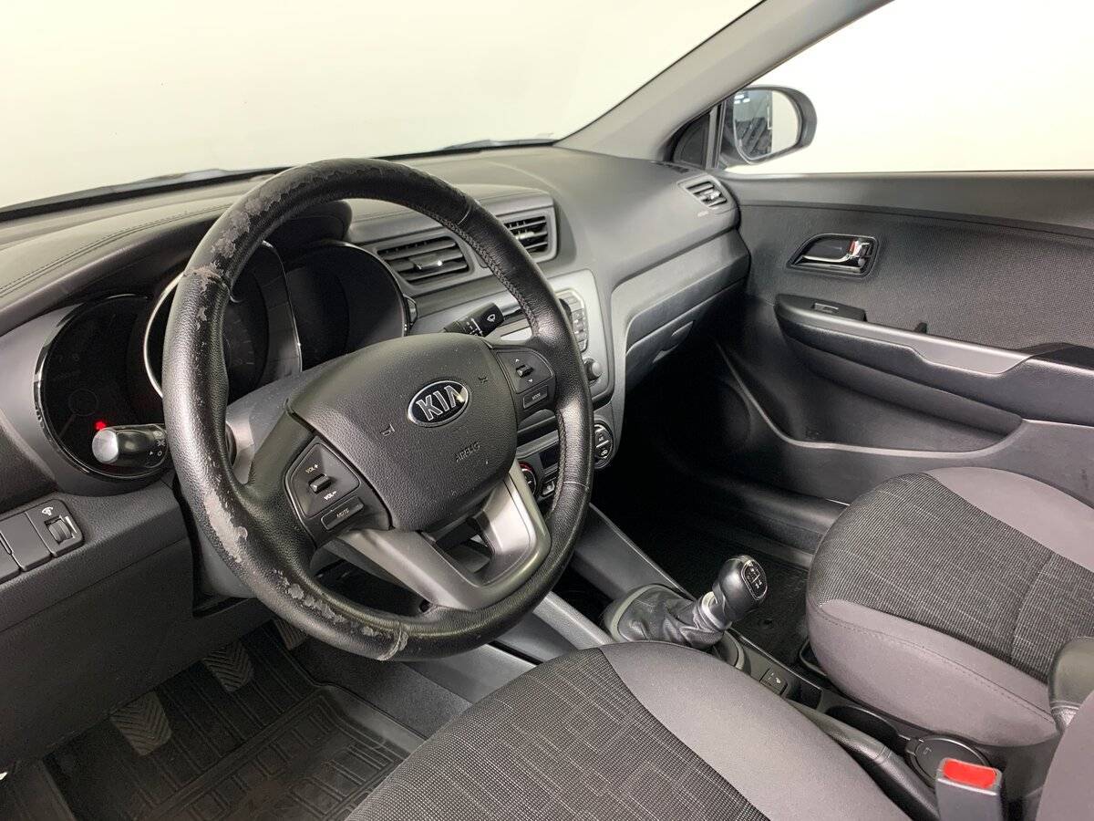 Kia Rio с пробегом — 2013 год. Фото: #10