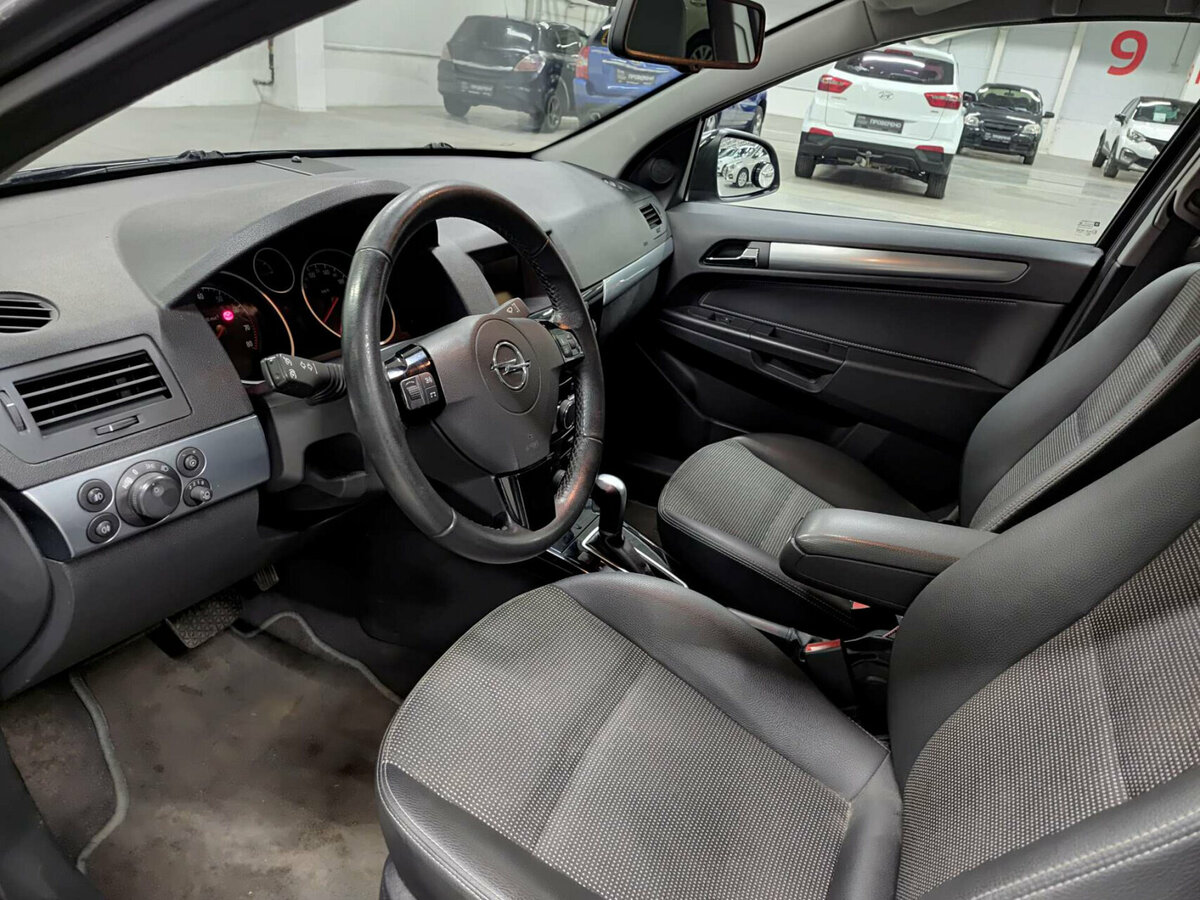 Opel Astra с пробегом — 2012 год. Фото: #13