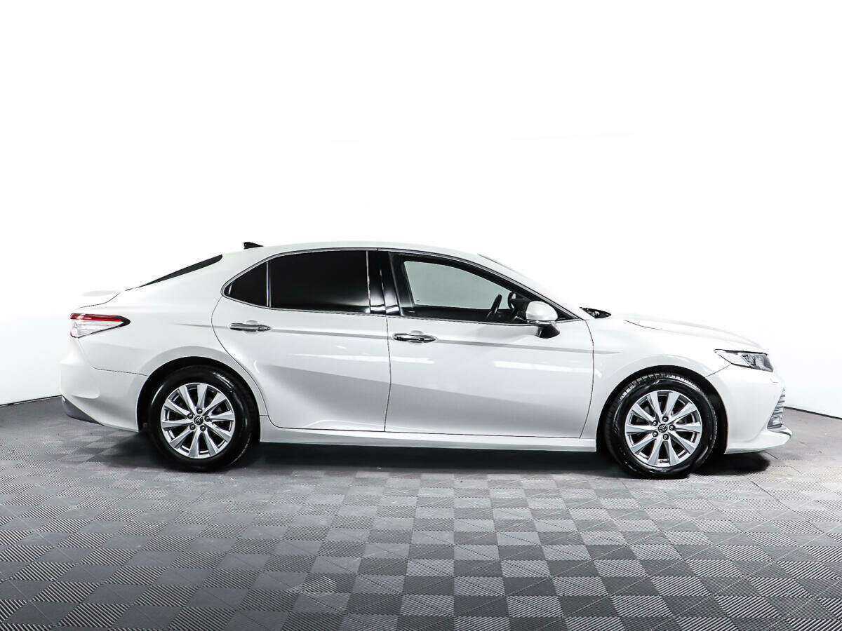 Toyota Camry с пробегом — 2018 год. Фото: #3