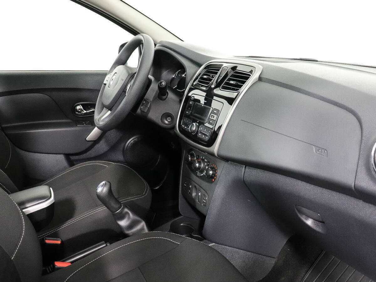 Renault Logan с пробегом — 2018 год. Фото: #6