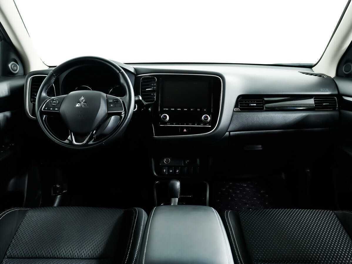 Mitsubishi Outlander с пробегом — 2020 год. Фото: #8