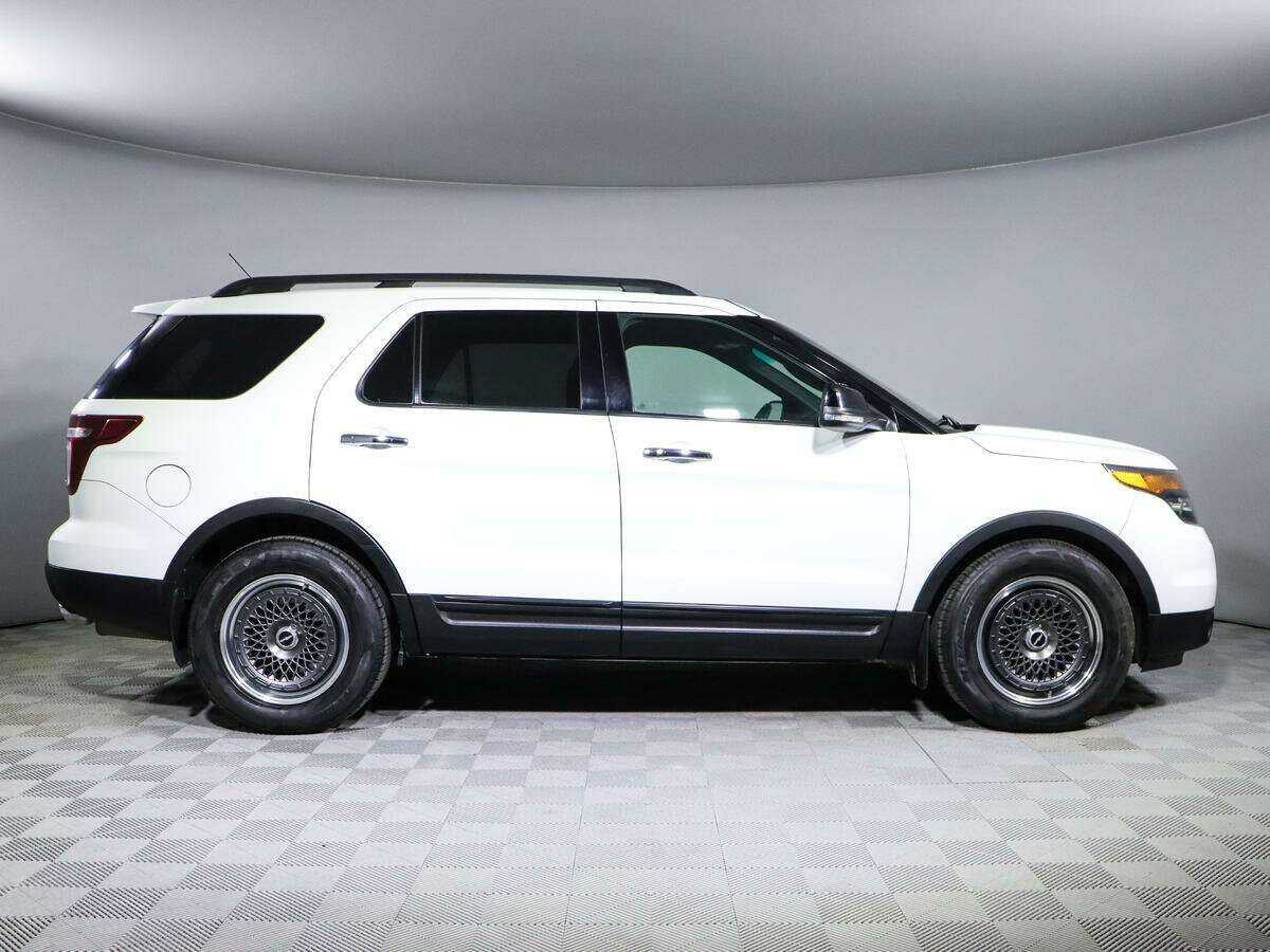 Ford Explorer с пробегом — 2015 год. Фото: #3