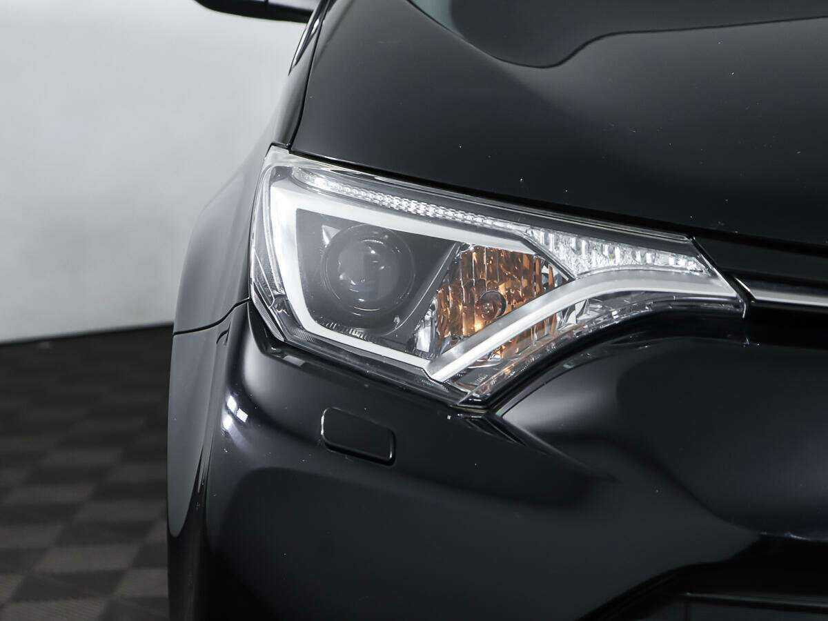 Toyota RAV4 с пробегом — 2017 год. Фото: #18