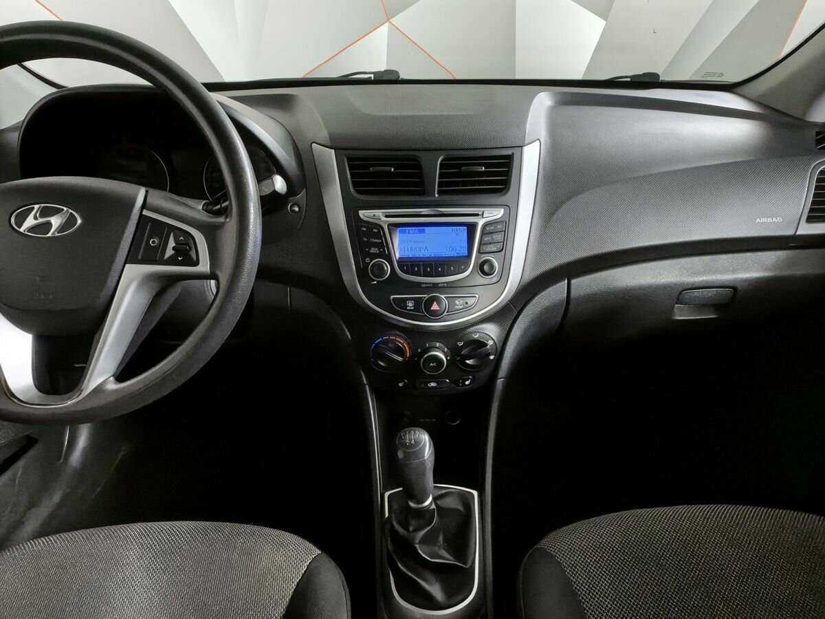 Hyundai Solaris с пробегом — 2013 год. Фото: #10