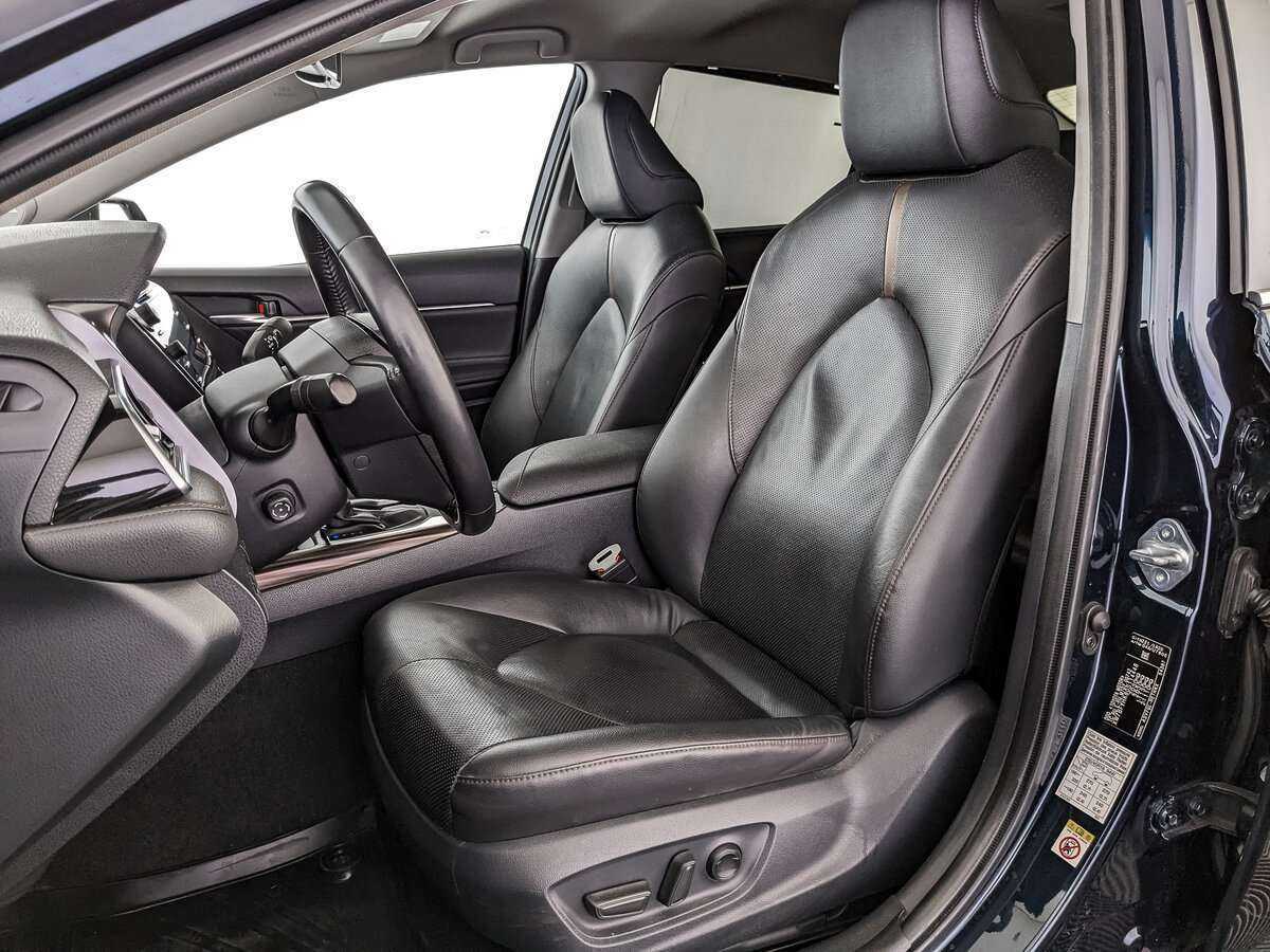 Toyota Camry с пробегом — 2018 год. Фото: #15