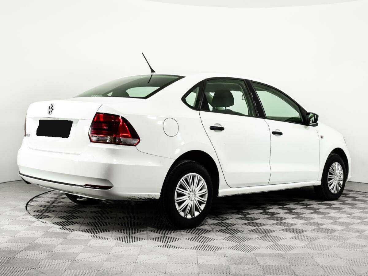 Volkswagen Polo с пробегом — 2015 год. Фото: #4