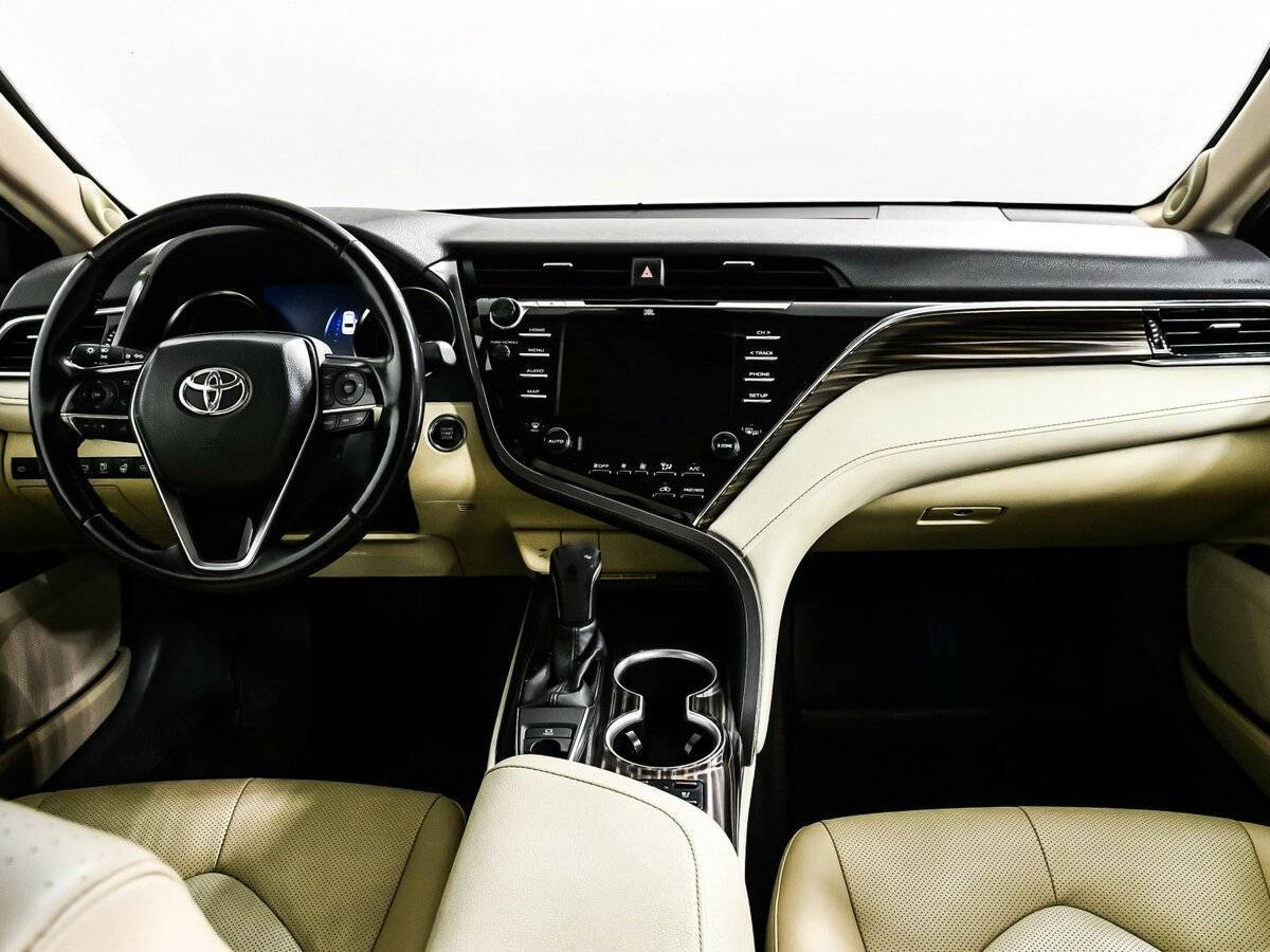 Toyota Camry с пробегом — 2020 год. Фото: #10