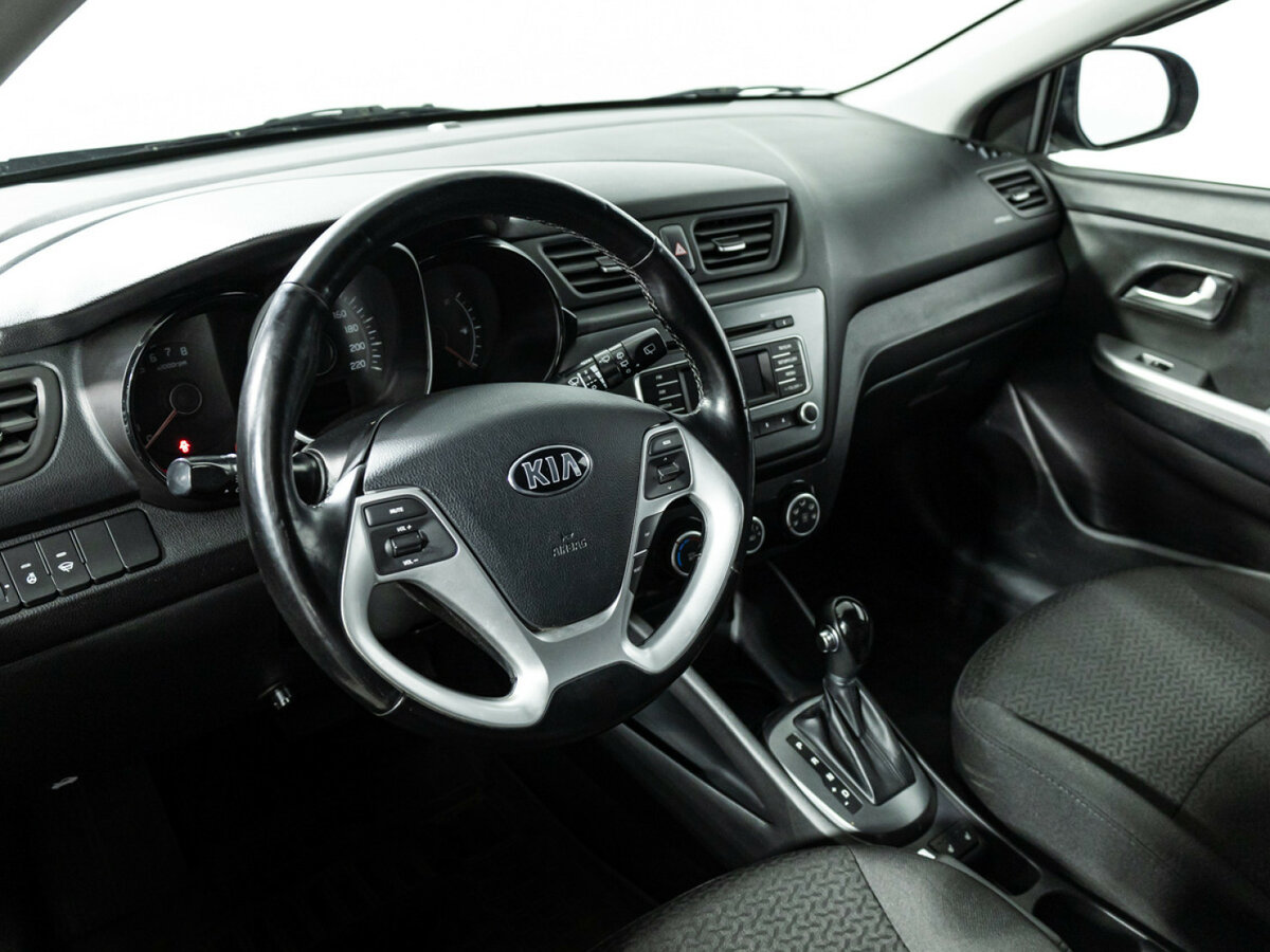Kia Rio с пробегом — 2015 год. Фото: #10