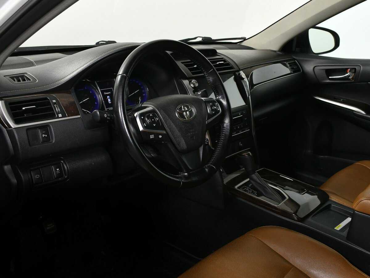 Toyota Camry с пробегом — 2017 год. Фото: #9