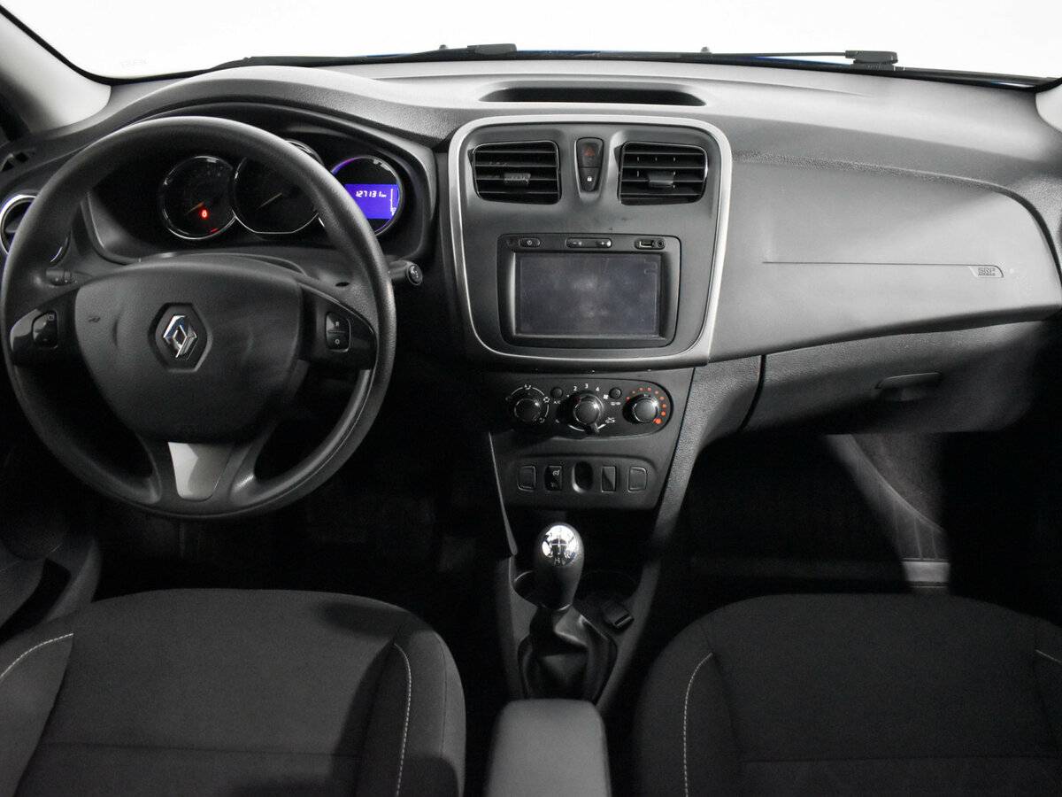 Renault Sandero с пробегом — 2018 год. Фото: #12