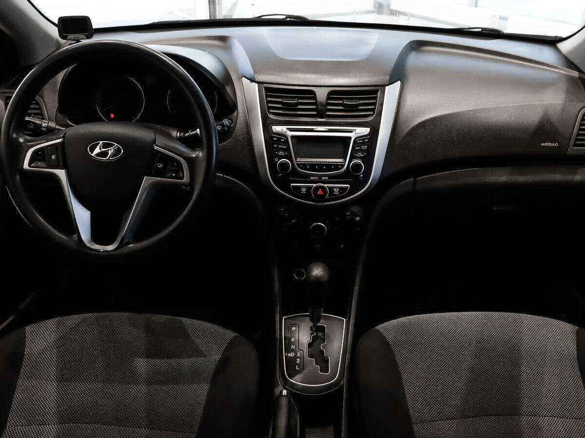 Hyundai Solaris с пробегом — 2012 год. Фото: #11