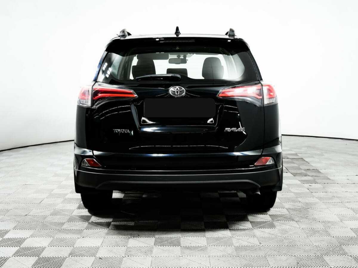 Toyota RAV4 с пробегом — 2018 год. Фото: #5