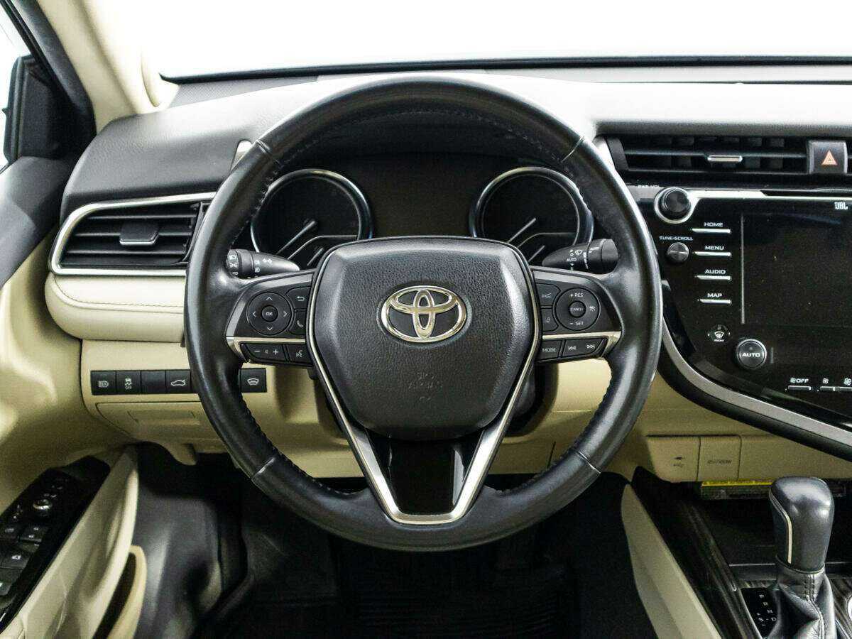 Toyota Camry с пробегом — 2018 год. Фото: #22