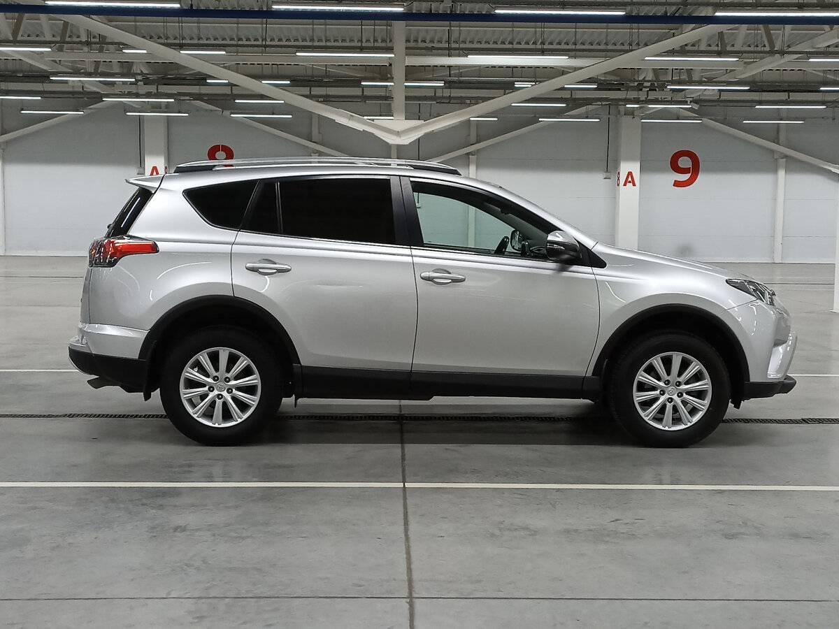 Toyota RAV4 с пробегом — 2019 год. Фото: #3