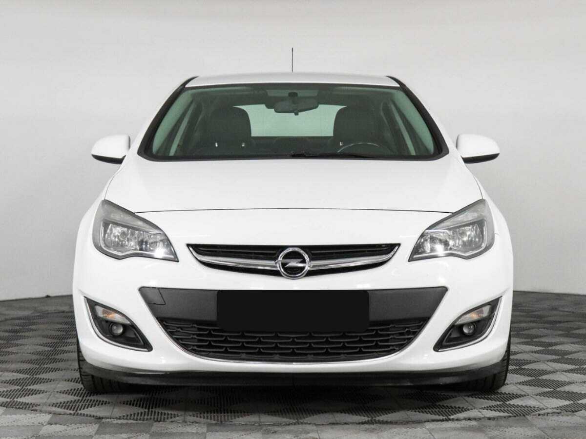 Opel Astra с пробегом — 2013 год. Фото: #1