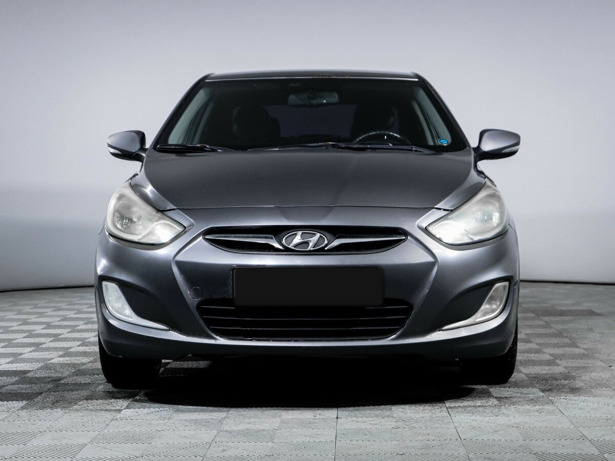 Hyundai Solaris с пробегом — 2012 год. Фото: #1