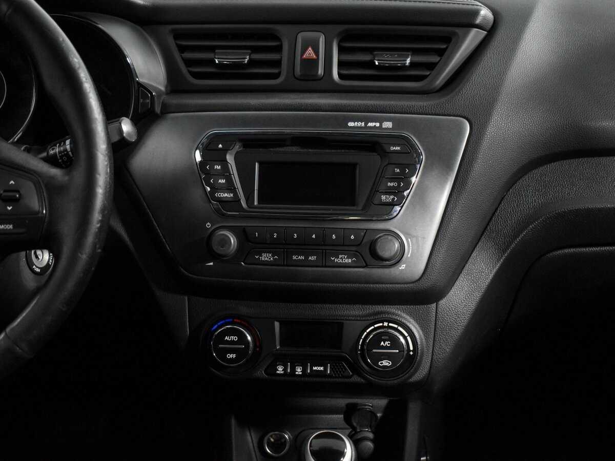 Kia Rio с пробегом — 2013 год. Фото: #13