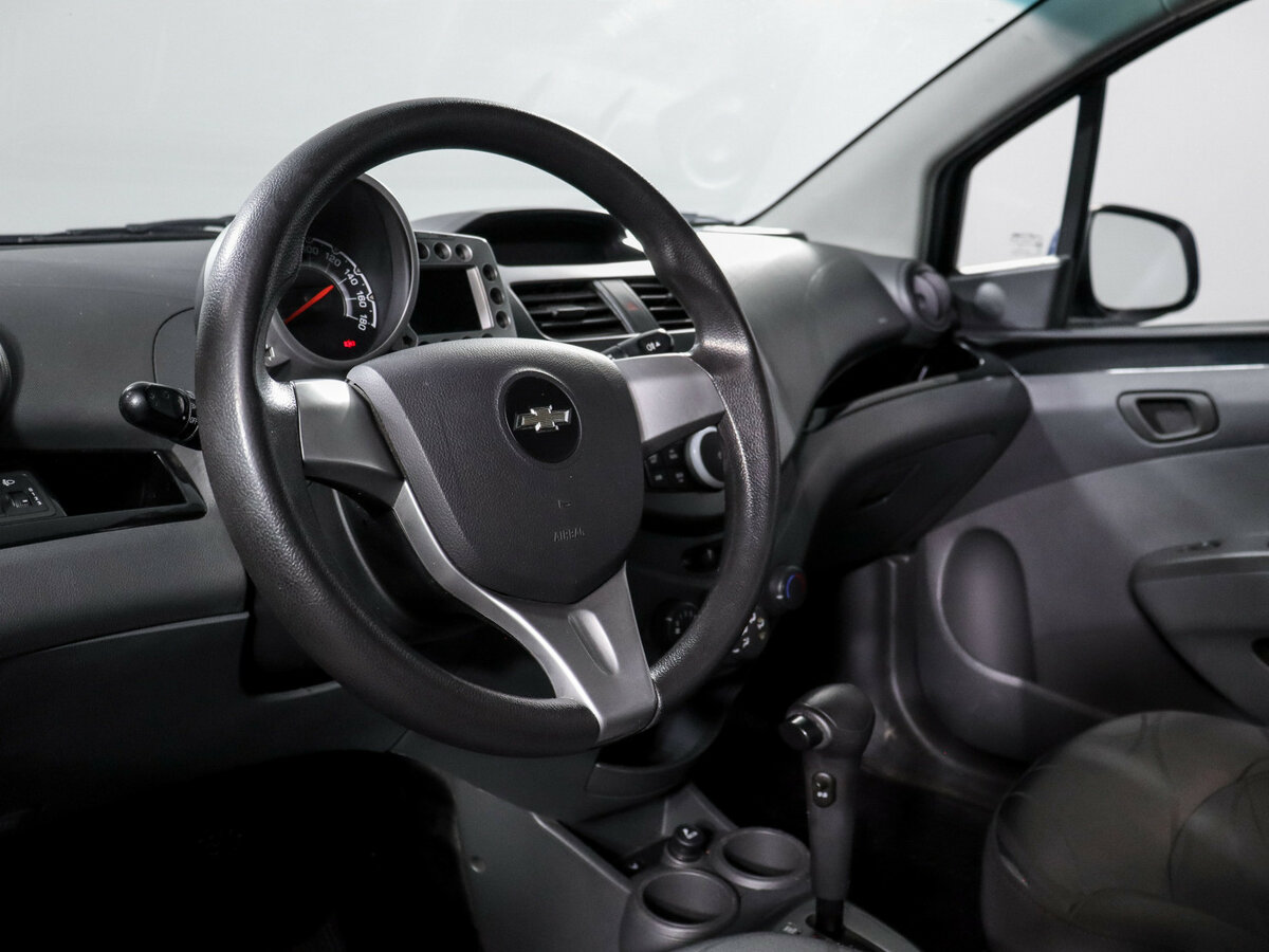 Chevrolet Spark с пробегом — 2014 год. Фото: #12
