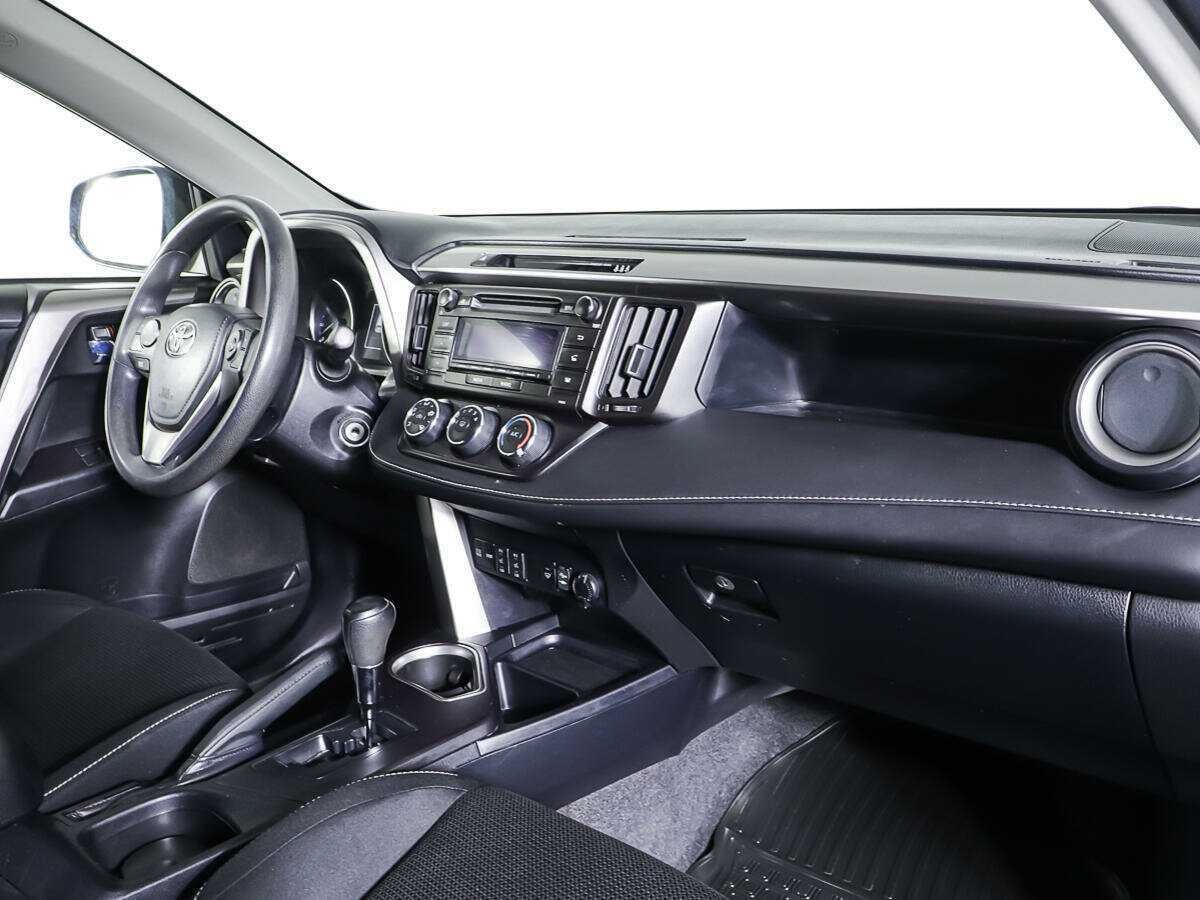 Toyota RAV4 с пробегом — 2016 год. Фото: #8