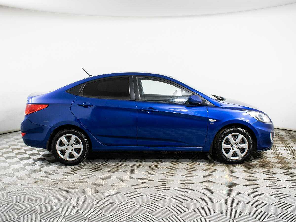 Hyundai Solaris с пробегом — 2012 год. Фото: #3
