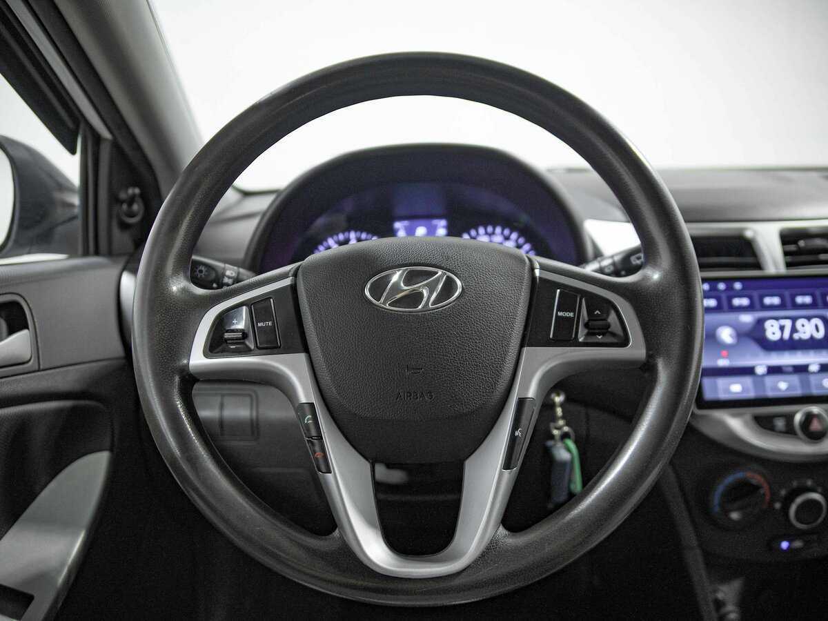 Hyundai Solaris с пробегом — 2013 год. Фото: #7