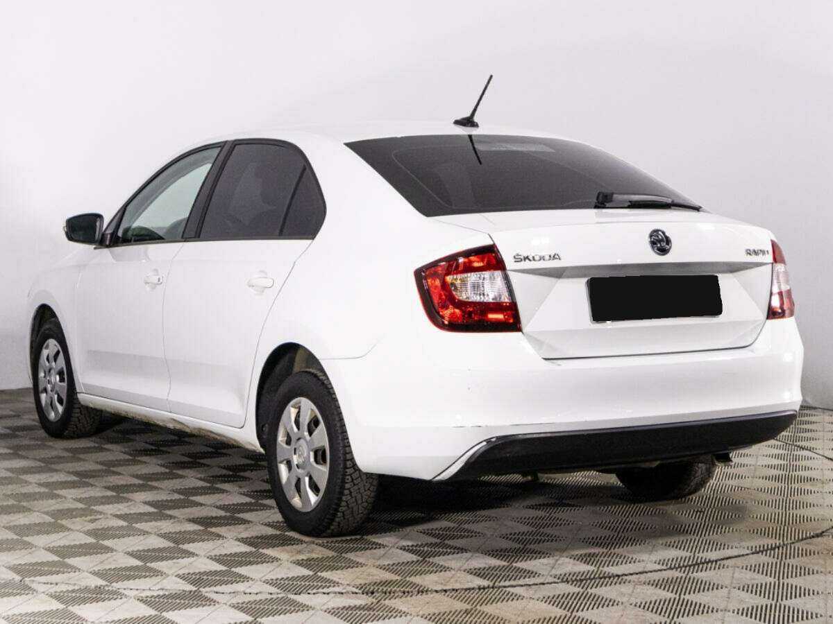 Skoda Rapid с пробегом — 2017 год. Фото: #6