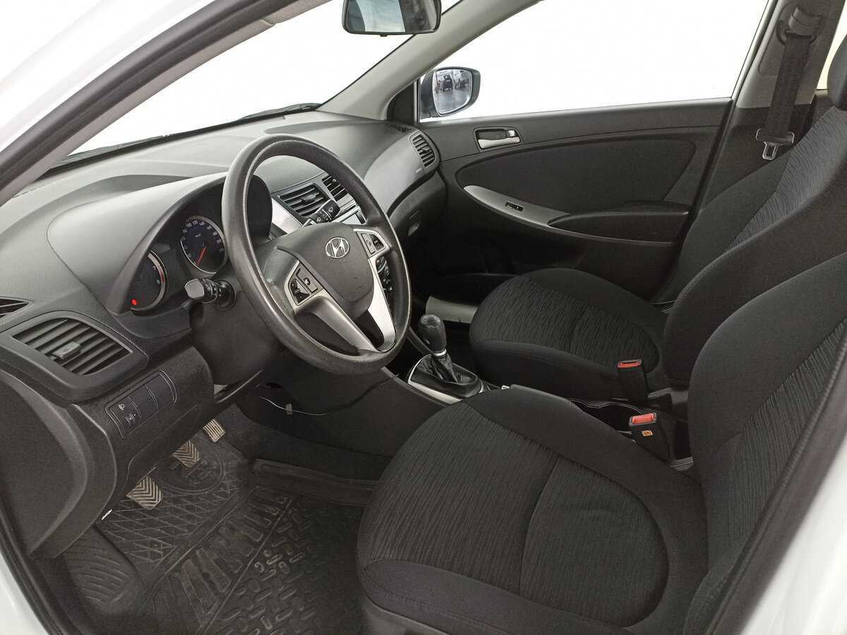 Hyundai Solaris с пробегом — 2015 год. Фото: #15