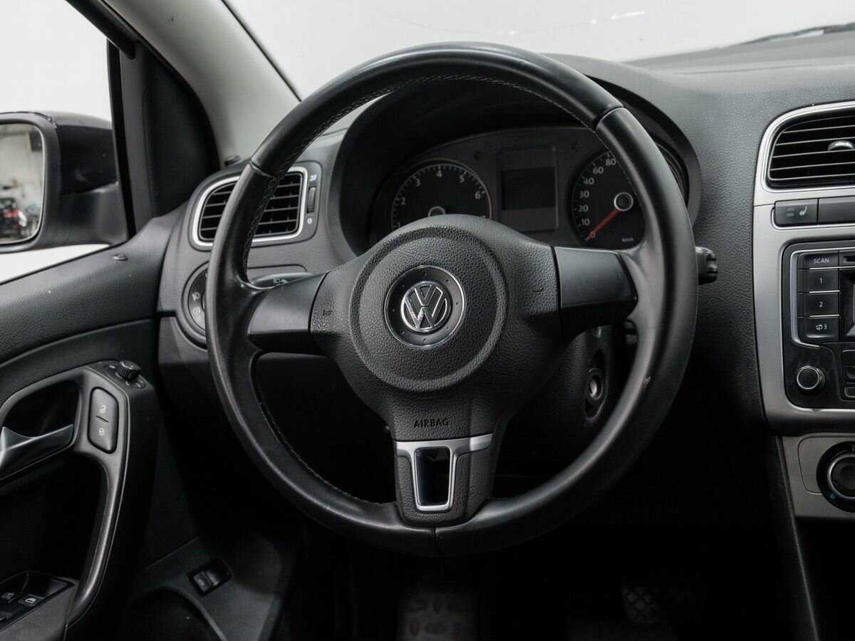 Volkswagen Polo с пробегом — 2013 год. Фото: #9