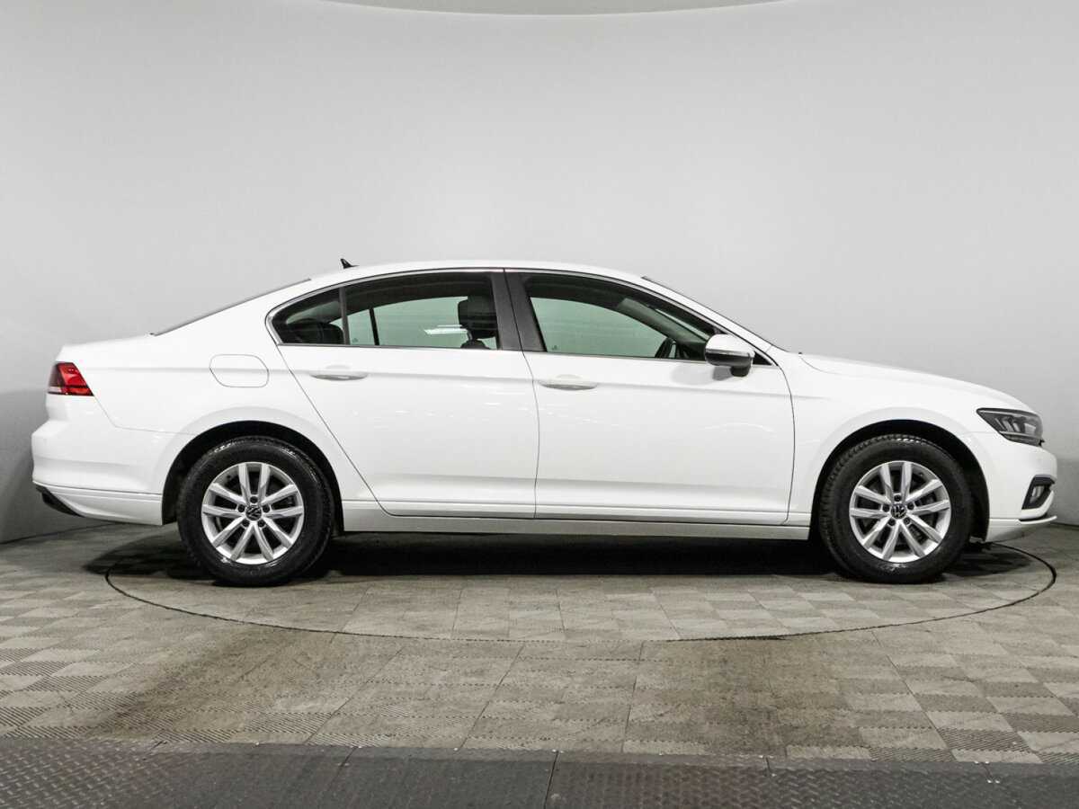 Volkswagen Passat с пробегом — 2020 год. Фото: #3