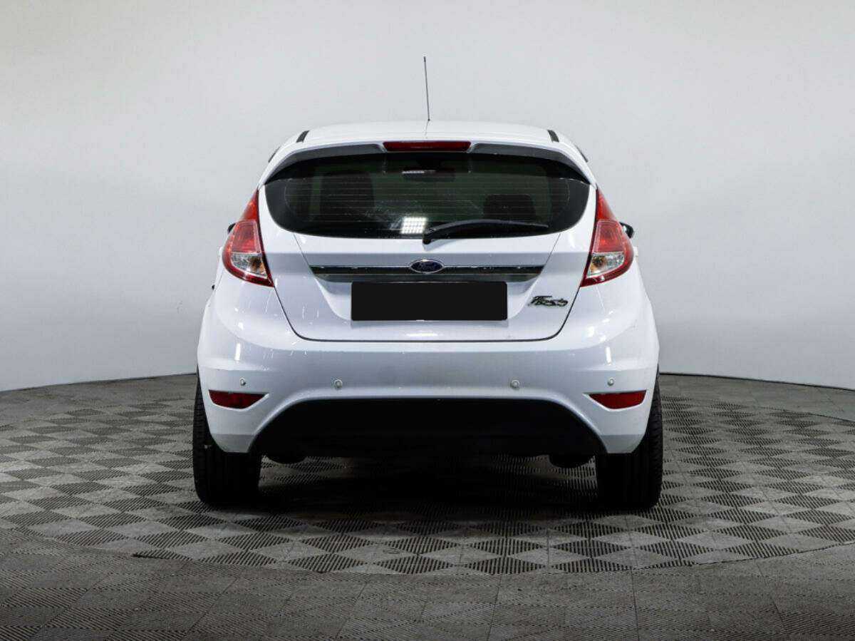 Ford Fiesta с пробегом — 2015 год. Фото: #5