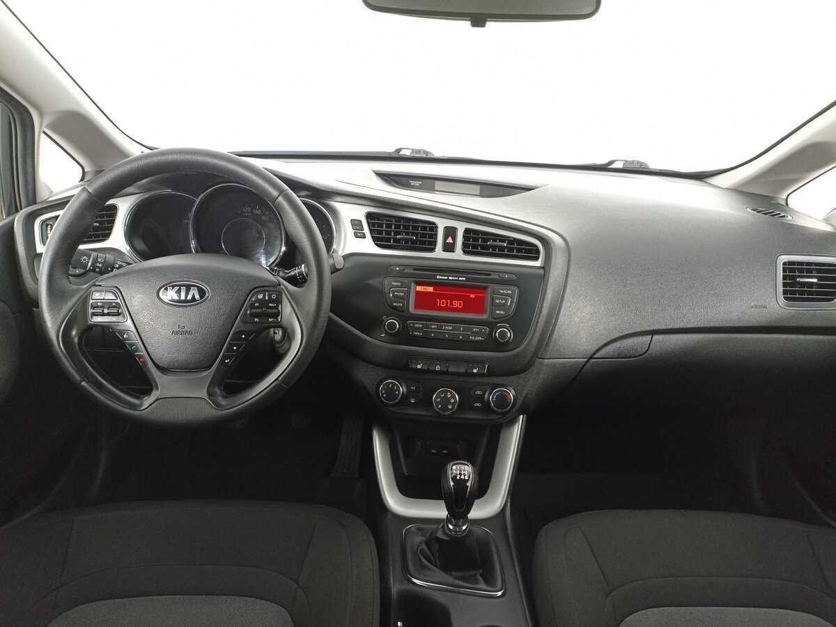 Kia Ceed с пробегом — 2015 год. Фото: #10