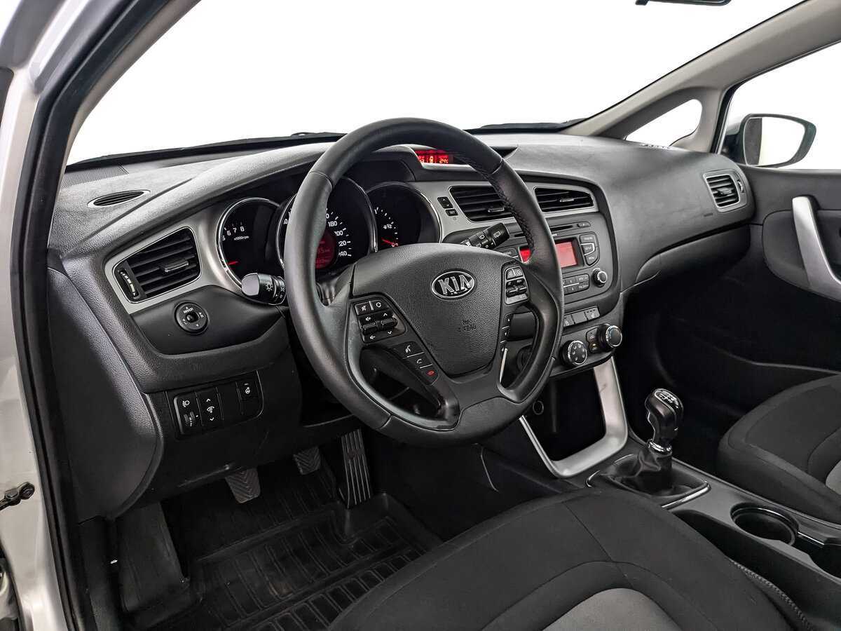 Kia Ceed с пробегом — 2015 год. Фото: #10